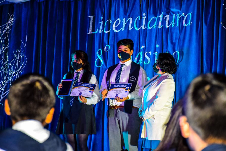 Delegado Cárcamo participa en licenciatura de Enseñanza Básica del Liceo DMG