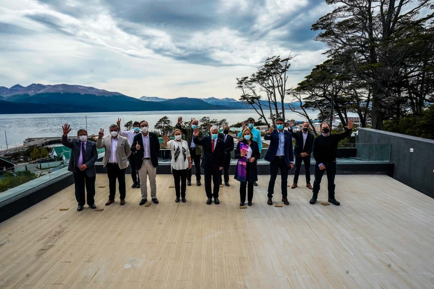 Presidente Piñera visita el Centro Subantártico Cabo de Hornos: ‘’Es una ventana al mundo del futuro, al mundo de los desafíos como el cambio climático”