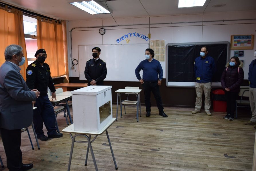 #Elecciones2021CL: Delegado Cárcamo inspecciona local de votación en Puerto Williams