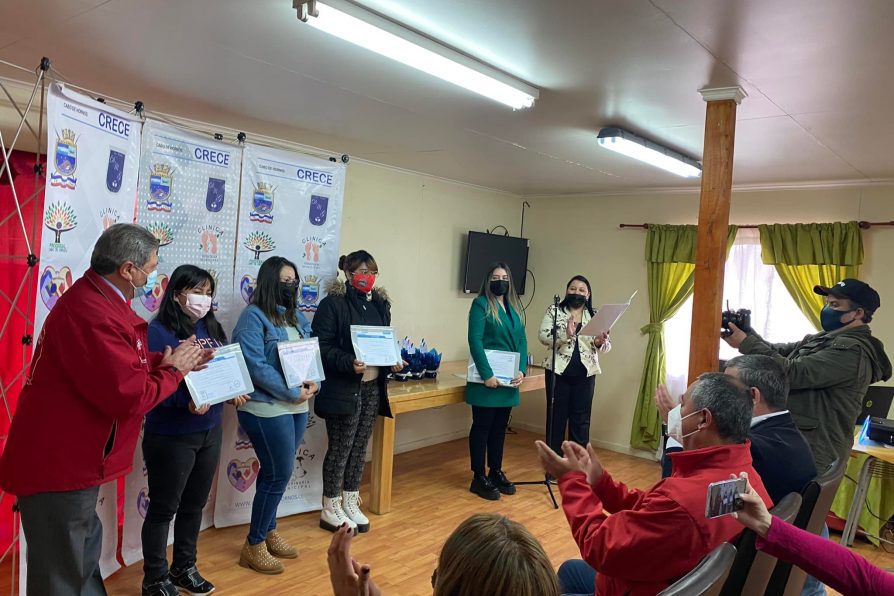 Certifican a vecinos de Puerto Williams en curso de Sence