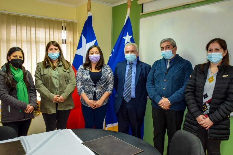 Delegada Muñoz recibe saludo protocolar del Liceo Donald Mc Intyre Griffiths