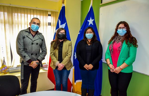 Delegada María Luisa Muñoz recibe saludo protocolar de tres concejales de Cabo de Hornos