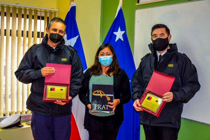 Delegada Muñoz recibe saludo protocolar de autoridades navales