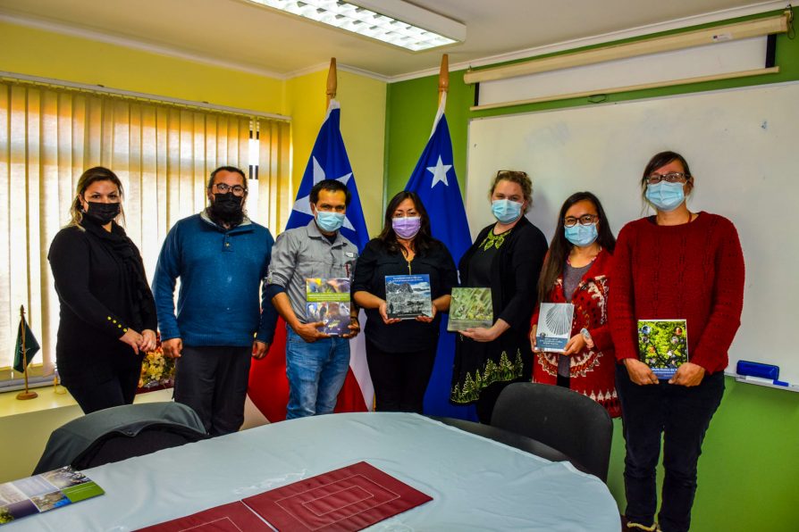 Delegada de la Antártica Chilena recibe saludo protocolar de equipo local de Umag