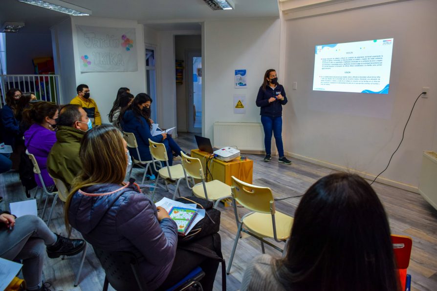 Delegada Muñoz participa en actividad con comunidad educativa de Jardín Infantil Ukika