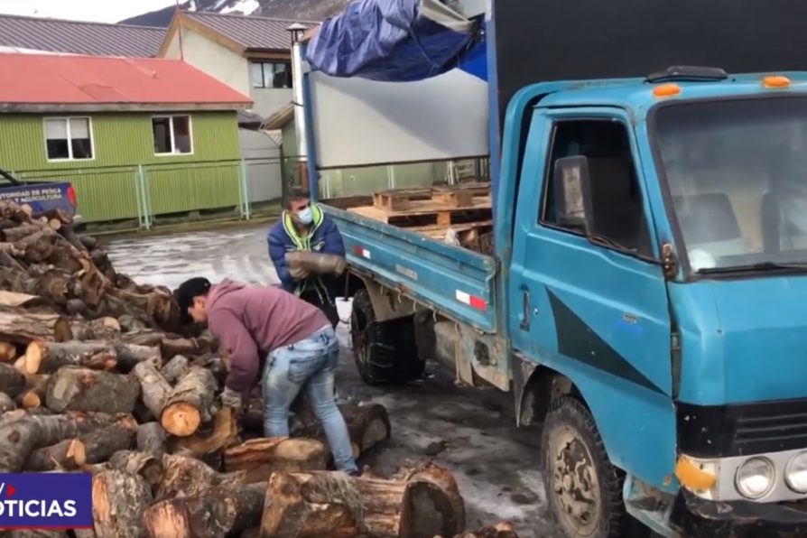 [VIDEO – ITV Patagonia] Entrega de leña a familias de Puerto Williams