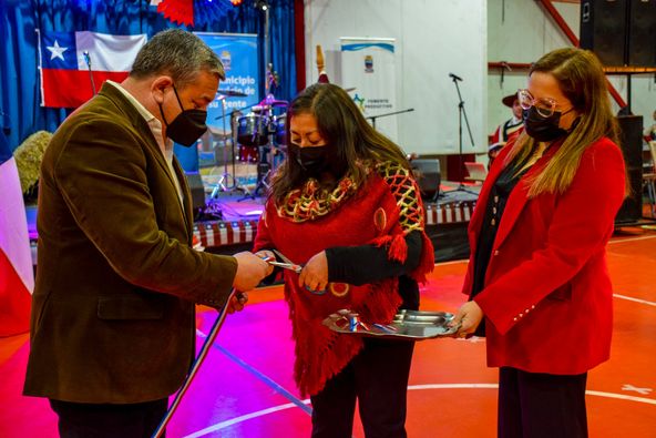 La Delegada presidencial provincial de la Antártica Chilena, María Luisa Muñoz, participó en la ceremonia de inauguración de la “Fiesta de la Chilenidad en Puerto Williams”