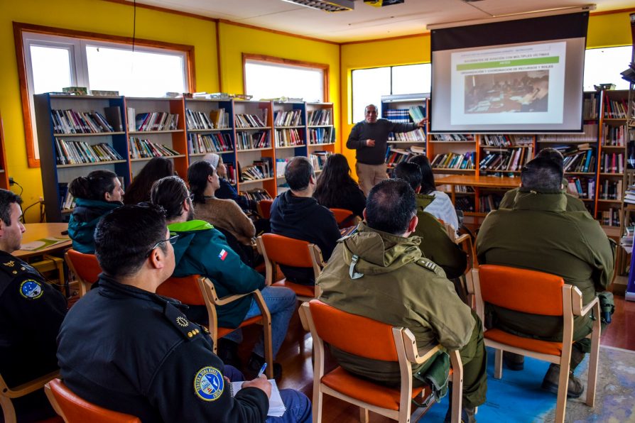 En Puerto Williams: Realizan charla preparativa ante próximo simulacro de accidente aéreo