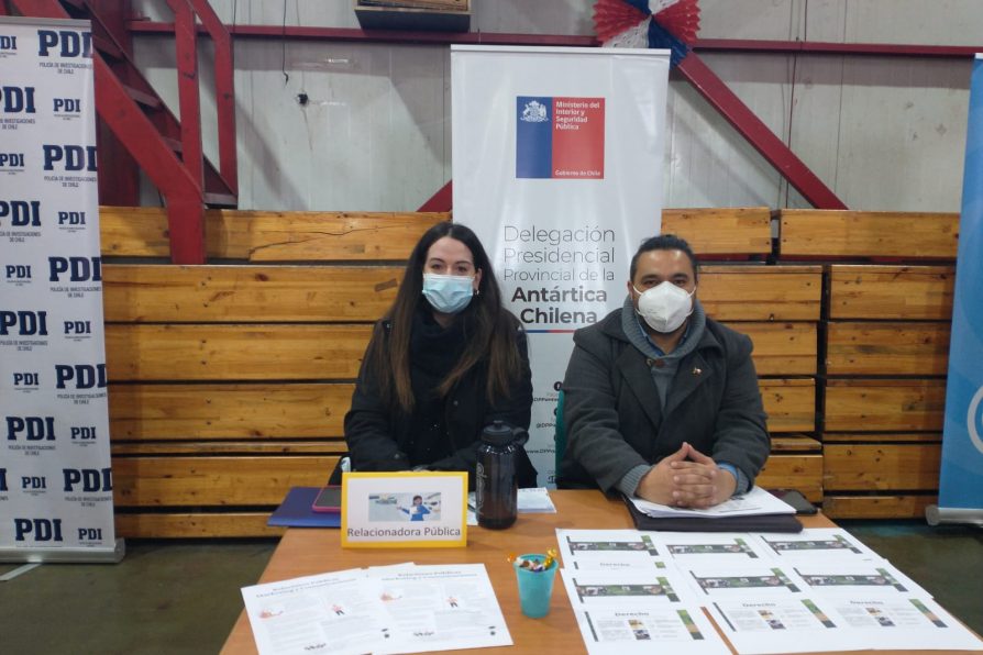 Equipo de DPP Antártica Chilena participa en II Feria Vocacional de Liceo DMG