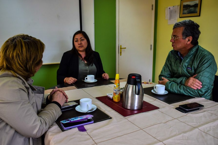 Delegada María Luisa Muñoz recibe saludo protocolar de jefe regional de la DGAC