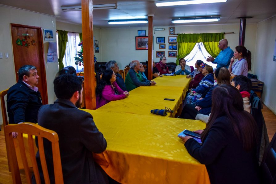 Delegada María Luisa Muñoz participa en actividad de Senama junto a adultas y adultos mayores de Puerto Williams