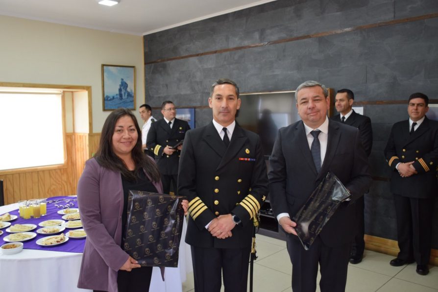 Delegada María Luisa Muñoz asiste a ceremonia de cambio de mando de Disnabe y Gobernación Marítima