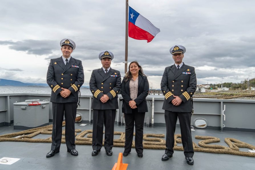 Delegada Presidencial Provincial de la Antártica Chilena, asiste a ceremonia de cambio de mando del Patrullero de Servicio General (PSG) “Isaza” de la Armada de Chile