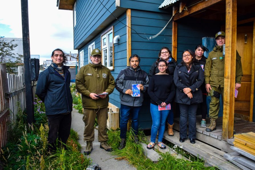 Día Internacional de la Mujer: Realizan actividad de “puerta a puerta” en hogares e instituciones de Puerto Williams