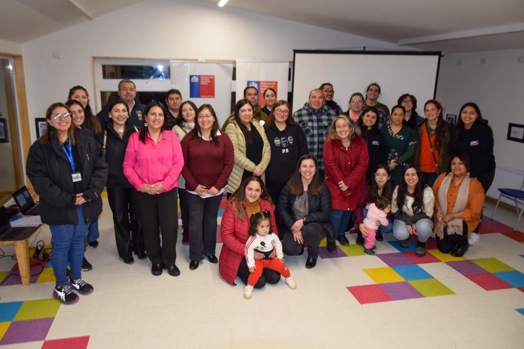 En activo diálogo social: Comunidad de Puerto Williams prospecta en torno a un futuro Sistema Nacional de Cuidados