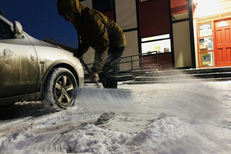 Despeje de accesos a DPP Antártica Chilena tras nieve precipitada