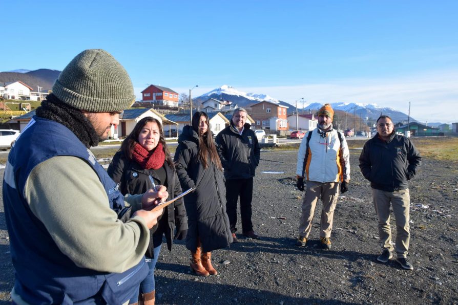 Inspeccionan posibles terrenos para el emplazamiento de unidad básica forense en Puerto Williams