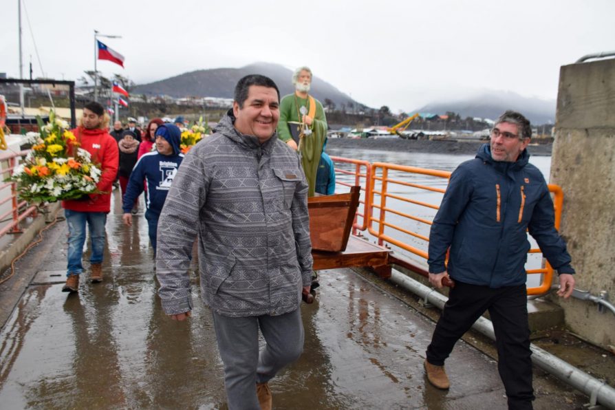 Ad portas de una nueva temporada de centolla: Más de un centenar de personas celebran festividad de San Pedro en Puerto Williams