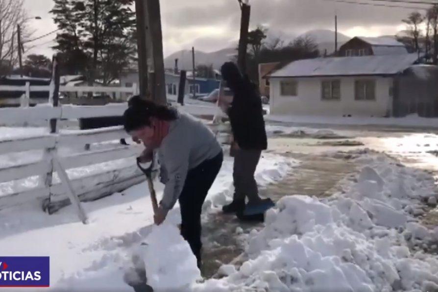 [VIDEO – ITV Patagonia] 20 centímetros de nieve acumulada en Puerto Williams