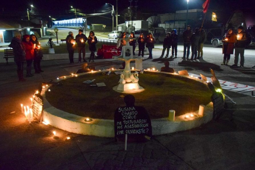 Delegada Muñoz participa en velatón en memoria de víctimas de la dictadura cívico-militar