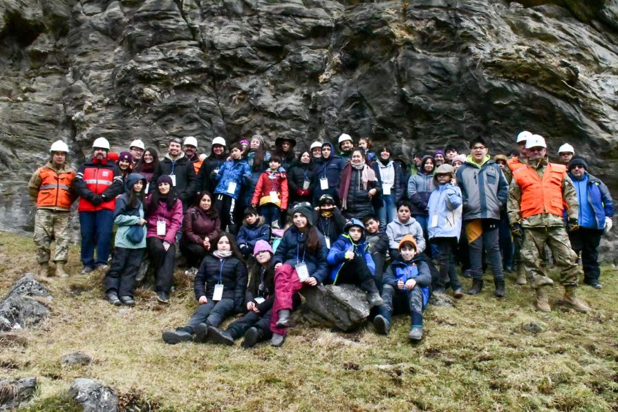 Más de 25 estudiantes de Puerto Williams y Puerto Toro visitan el Parque Nacional Yendegaia