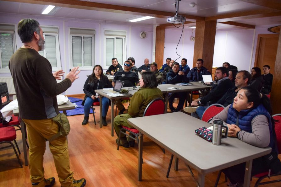 Por primera vez imparten curso certificado de levantamiento de fallecidos en la Provincia Antártica Chilena