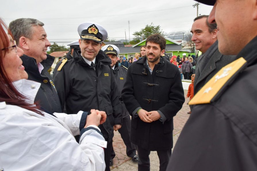 Delegado Regional José Ruiz participa en actividad comunitaria por 70° aniversario de Puerto Williams