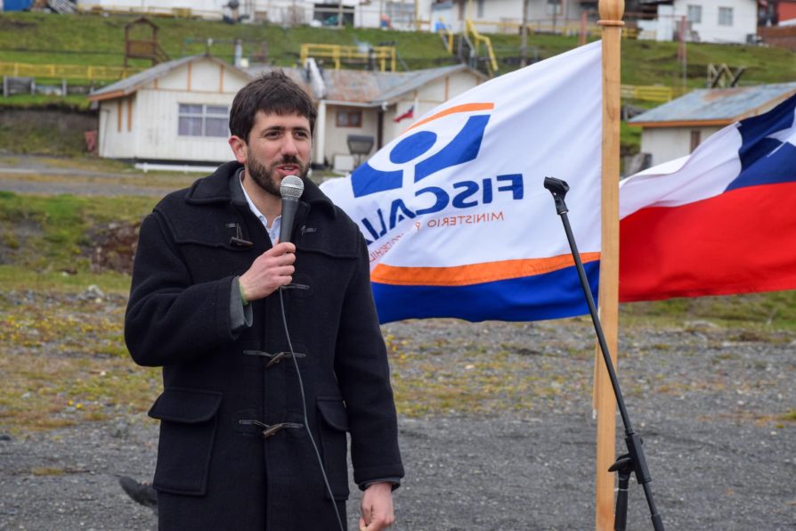 Delegado Regional José Ruiz participa en ceremonia de instalación de primera piedra de futura Fiscalía en Puerto Williams