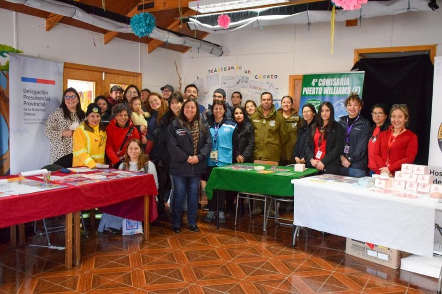 Plaza ciudadana “Mujeres y cuidados” convoca a más de 25 personas en Puerto Williams