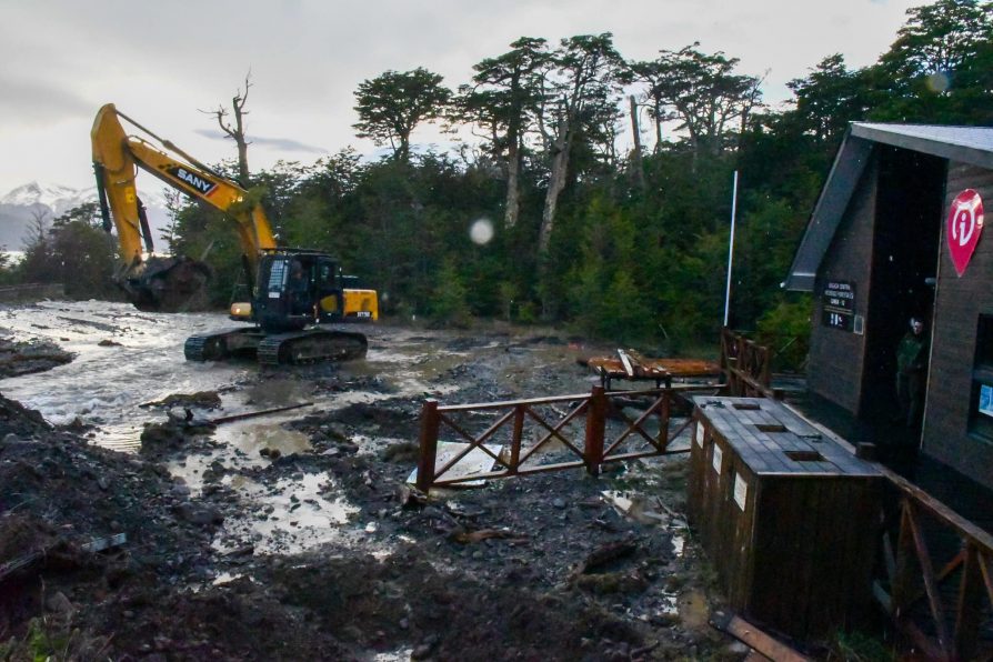 Armada trasladará 95 mil litros de agua para aplacar emergencia: Delegado Presidencial Regional activó Cogrid Regional para facilitar apoyo de elementos que no están disponibles en Puerto Williams