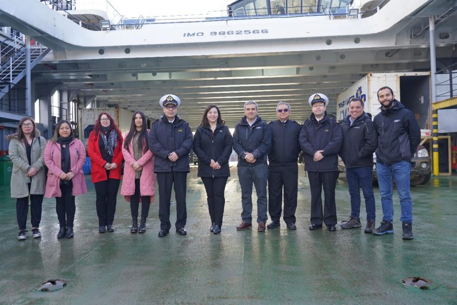 Delegada Constanza Calisto participa en visita al ferry Kaweskar de la empresa Tabsa