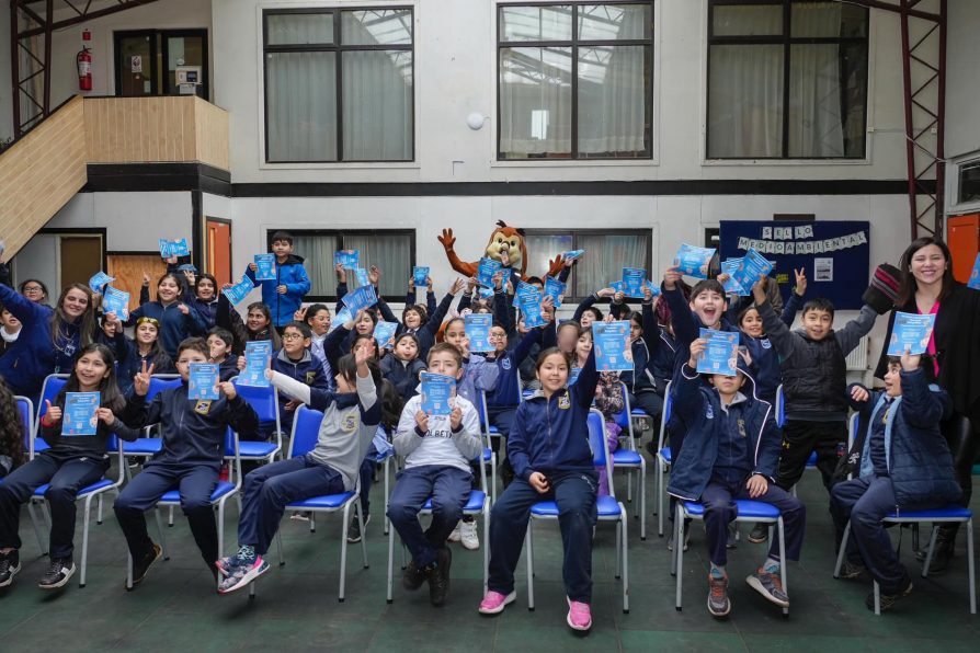 Estudiantes de Puerto Williams se interiorizan sobre tenencia responsable de mascotas