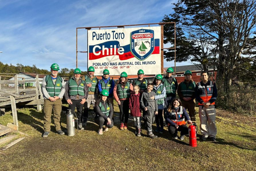 En Puerto Toro: Senapred Magallanes realiza curso de respuesta ante emergencias más austral del mundo