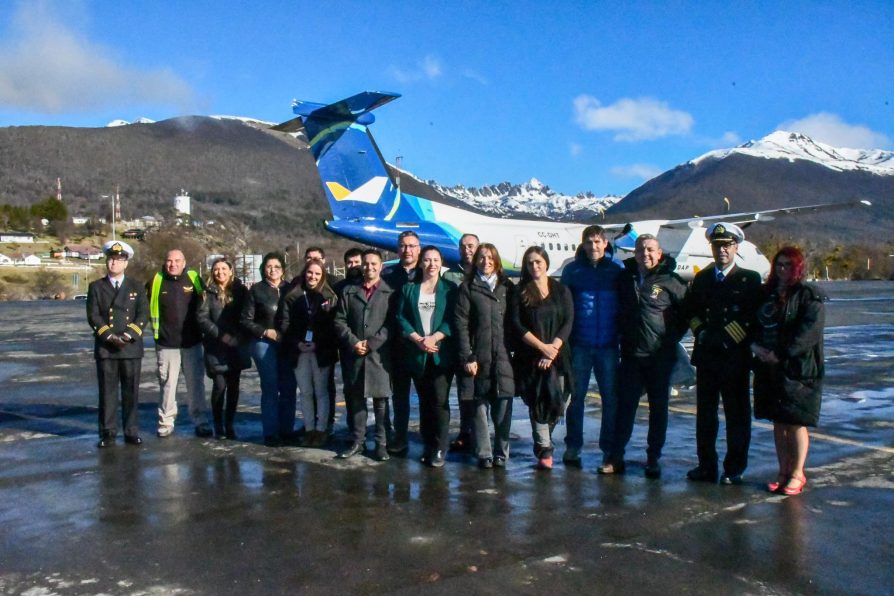 Delegada Constanza Calisto participa en inauguración de nuevo avión de Aerovías DAP