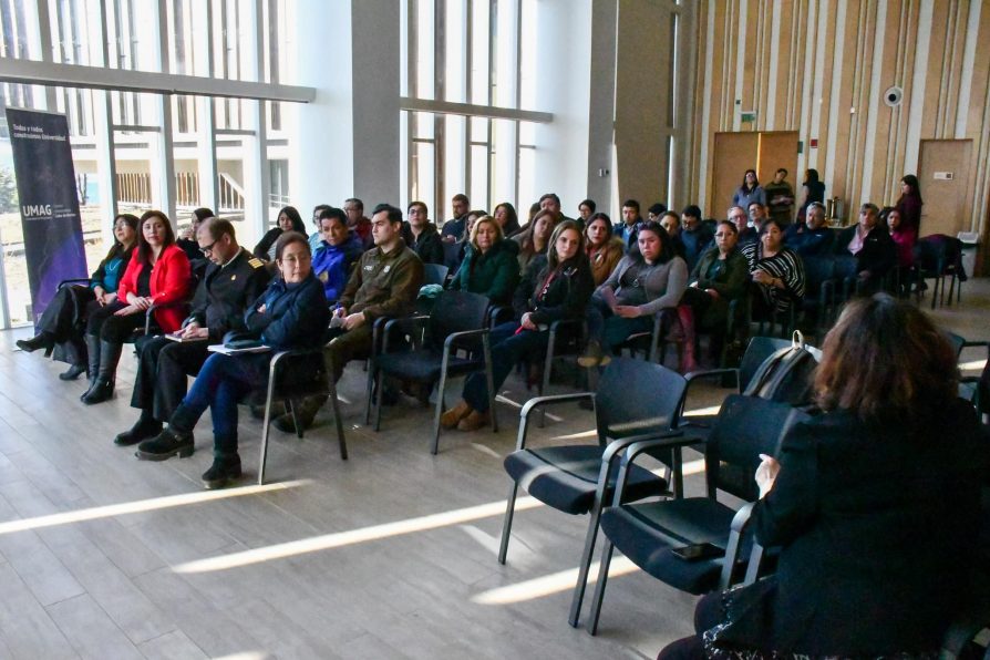 Realizan charla sobre Ley Karin a sector público y privado de Puerto Williams