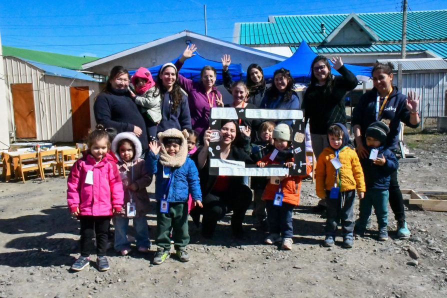 Más de 50 niñas y niños de jardines infantiles de Puerto Williams celebran el Día Regional de los Patrimonios