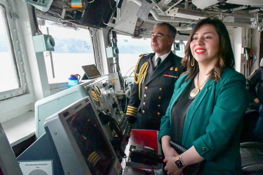 Delegada Constanza Calisto participa en visita guiada a Escuadra Nacional en Puerto Williams