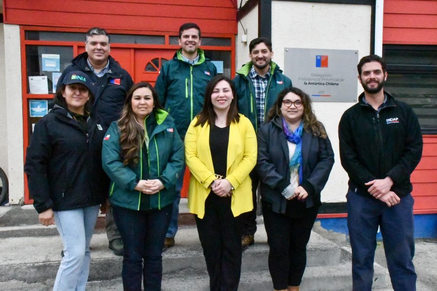 Delegada Constanza Calisto recibe saludo protocolar del gabinete regional del Agro en Puerto Williams