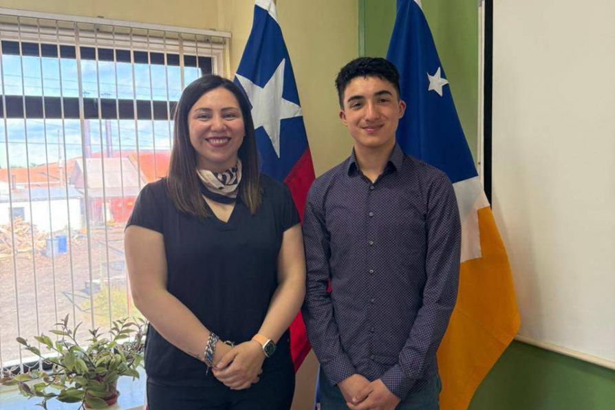 Delegada Calisto reconoce a estudiante de Puerto Williams por su sobresaliente puntaje en la PAES 2024
