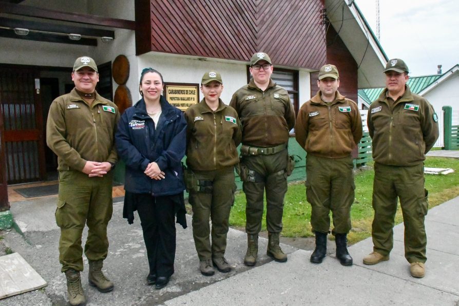 Delegada Calisto da la bienvenida a nueva dotación de Carabineros en Puerto Williams