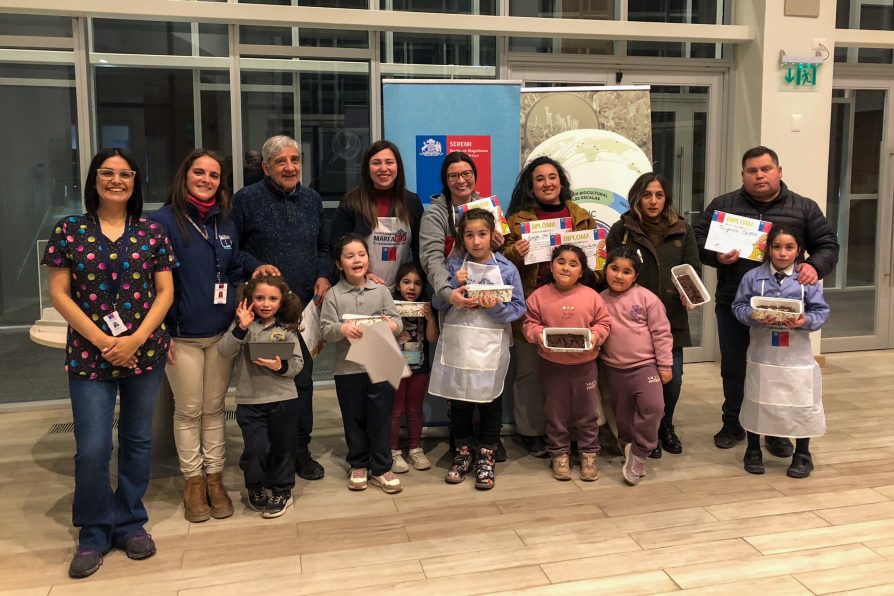 Sector Salud en Puerto Williams refuerza acciones para enfrentar la obesidad y sobrepeso infantil con taller de cocina saludable dirigido a niños y sus familias