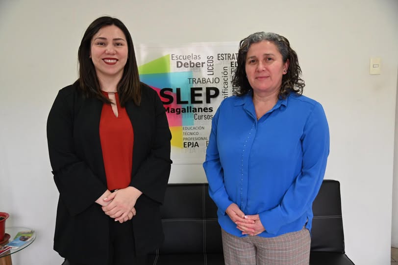 Delegada Constanza Calisto se reúne con personal de Slep Magallanes
