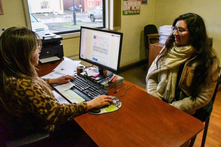 Jornada extraordinaria de atención vespertina beneficia a una veintena de vecinas y vecinos en Puerto Williams