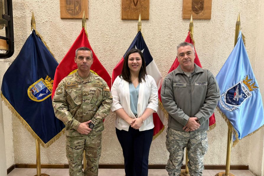 Delegada Constanza Calisto se reúne con autoridades regionales de FACh y Ejército