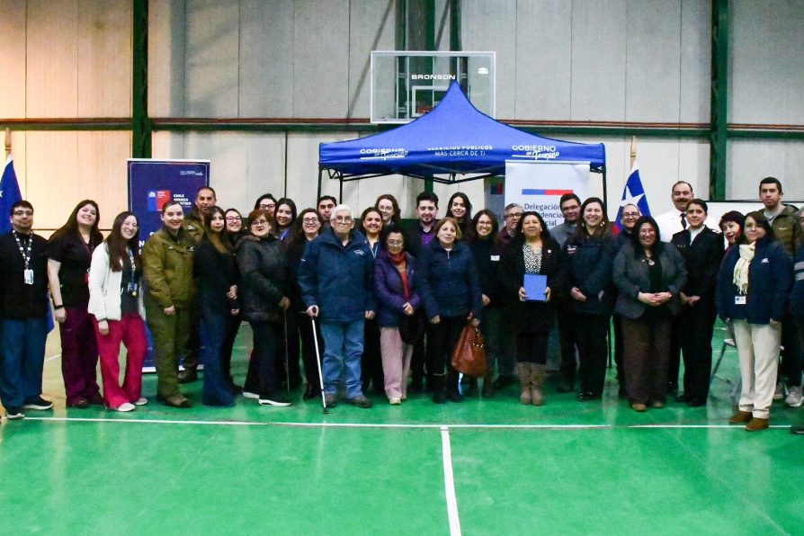 Delegación Antártica Chilena realiza Plaza Ciudadana centrada en personas mayores de Puerto Williams