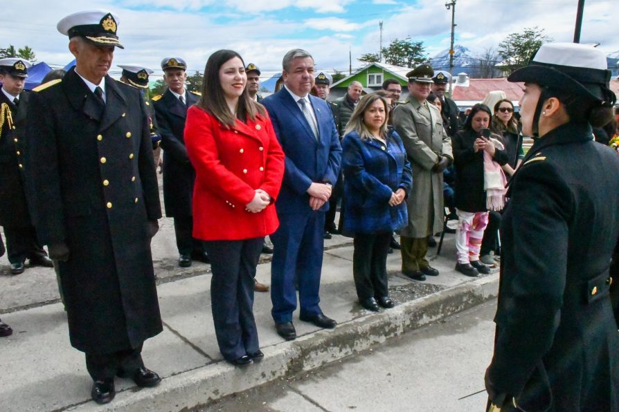 Delegada Constanza Calisto Gallardo participa en ceremonia y desfile cívico-militar por 72° aniversario de Puerto Williams