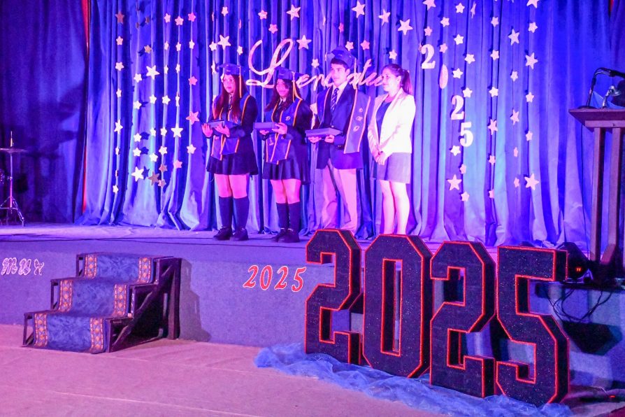 Delegado (s) Carlos Martin participa en licenciatura de octavo básico de liceo de Puerto Wililams