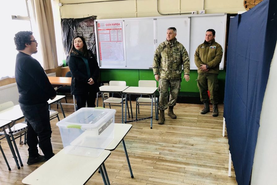 Autoridades inspeccionan local de votación de Cabo de Hornos previo a Segunda Vuelta Presidencial 2025