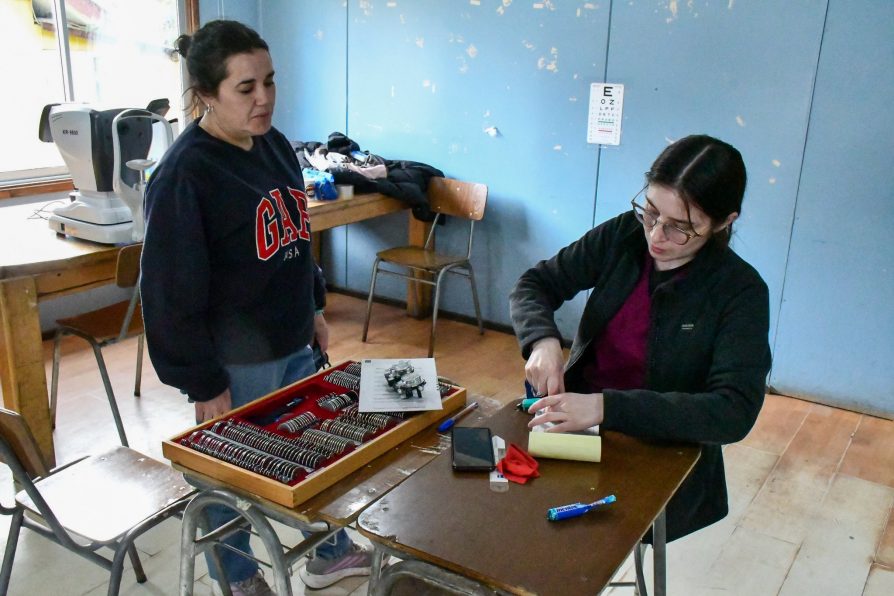 Colaboración público-privada:  Operativo oftalmológico beneficia a más de 50 personas en Puerto Williams