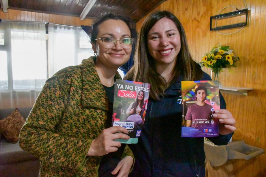 Delegada Calisto hace entrega de kits a mujeres de Puerto Toro